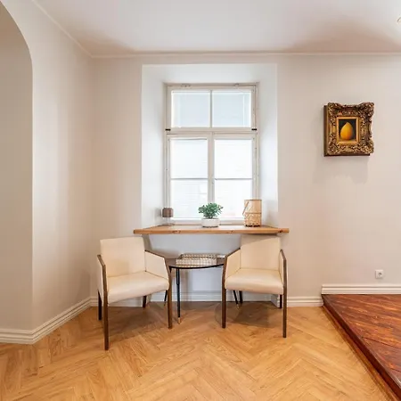 Old Town - Boutique Hall Square Apartment *